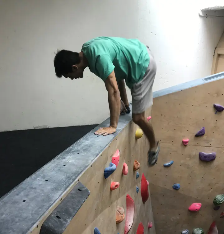 Varun topping out while mantling.